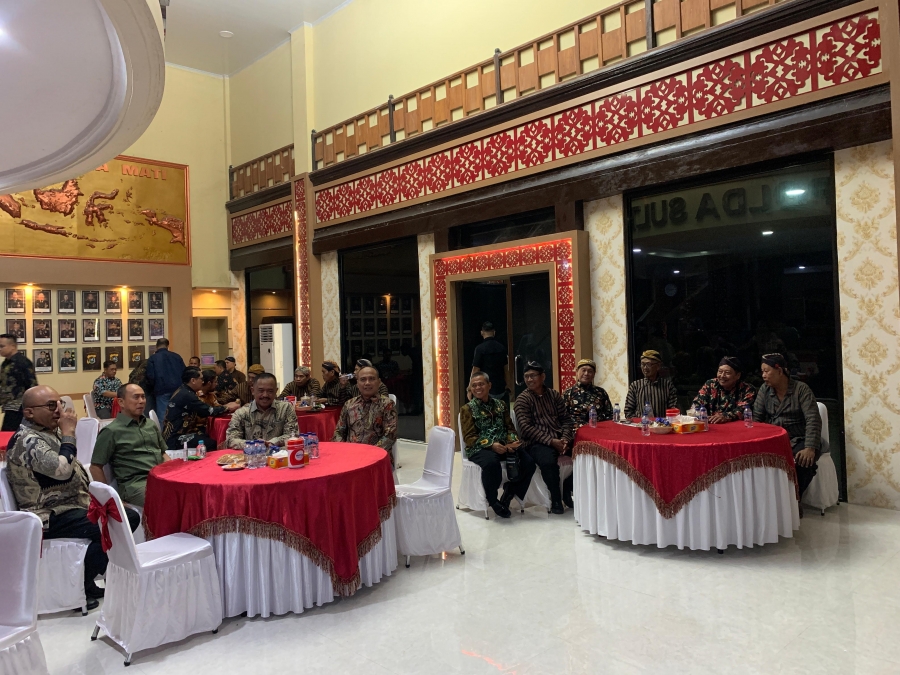 Wakil Ketua PTA Kendari Hadiri Nobar Wayang Kulit “Amartha Binangun” di Polda Sultra
