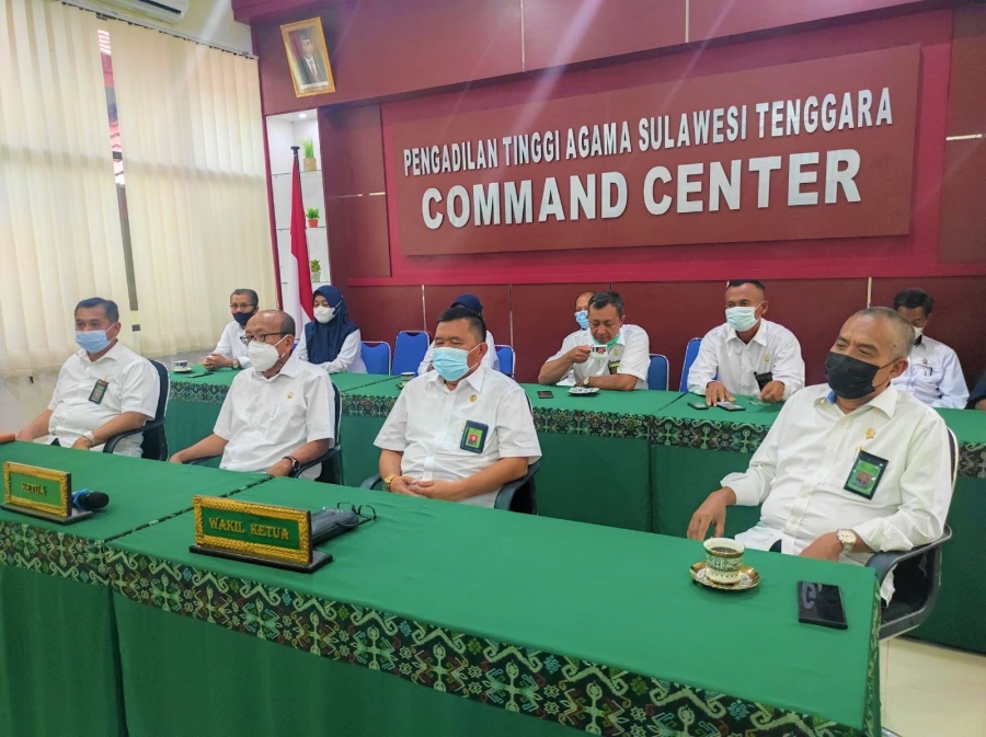 Jajaran Hakim PTA SULTRA mengikuti pelepasan purnabhakti dan pembinaan Dr. H. A. Mukti Arto, S.H., M.Hum secara virtual