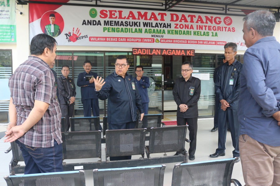 Ketua PTA Kendari Lakukan Pembinaan Zona Integritas di PA Kendari