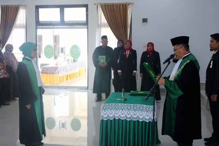 Ketua PTA Kendari Melantik Ketua Pengadilan Agama Wilayah PTA Kendari Ketua Pengadilan Agama Rumbia Kelas II (17/03/2023)