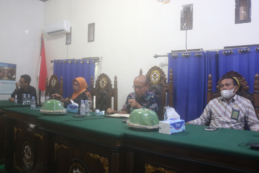 Ketua dan Sekretaris PTA Sultra Bersama Ketua PA Rumbia menyampaikan pembinaan di hadapan Hakim dan Aparatur PA Rumbia (03/11/2021)