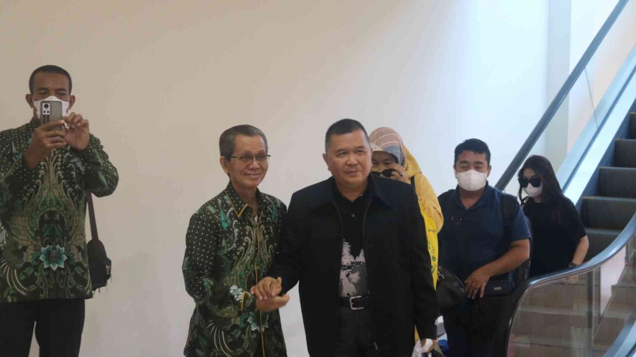 Penyambutan Ketua PTA Kendari yang baru, Bapak Dr. H. Mame Sadafal, M.H. di Bandara Haluoleo Kendari (31/12/2022)