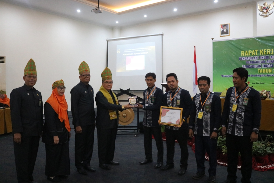 RAPAT KERJA DAERAH : &quot;Meningkatkan Profesionalitas dan Integrits Aparatur Peradilan Agama Wujud Peradilan Yang Kuat&quot;