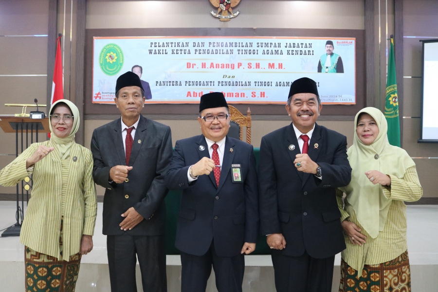 PELANTIKAN DAN PENGAMBILAN SUMPAH JABATAN WAKIL KETUA DAN PANITERA PENGGANTI PTA KENDARI
