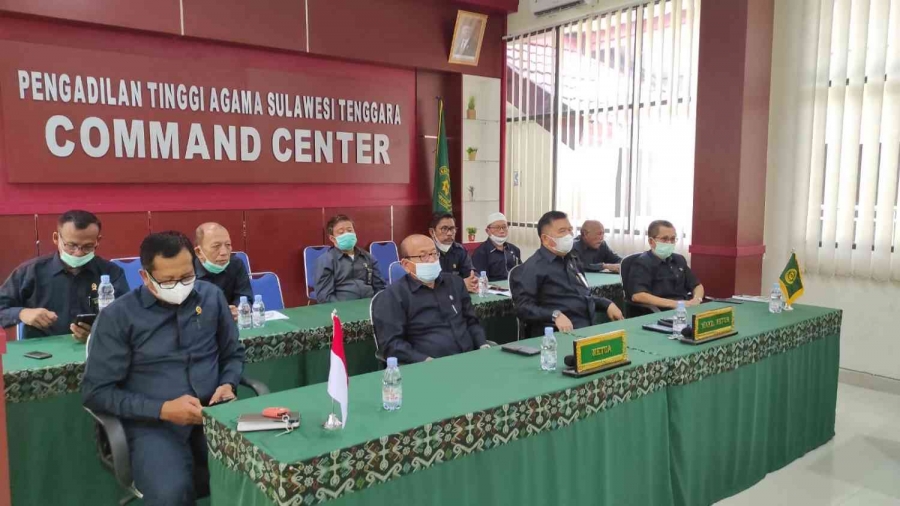 Jajaran Pejabat PTA Sultra mengikuti Bimtek Administrasi Peradilan Berstandar Internasional Badilag secara daring (08/12/2021)