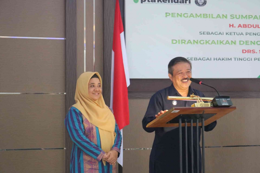 Hakim Tinggi PTA Kendari, Drs. H. Saifuddin, M.H. memberikan pesan dan kesan dalam acara pengantar alih tugas menjadi Hakim Tinggi PTA Makassar (28/02/2023)