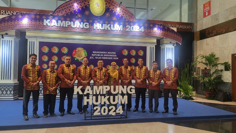 KETUA PTA KENDARI HADIRI PEMBUKAAN PAMERAN KAMPUNG HUKUM