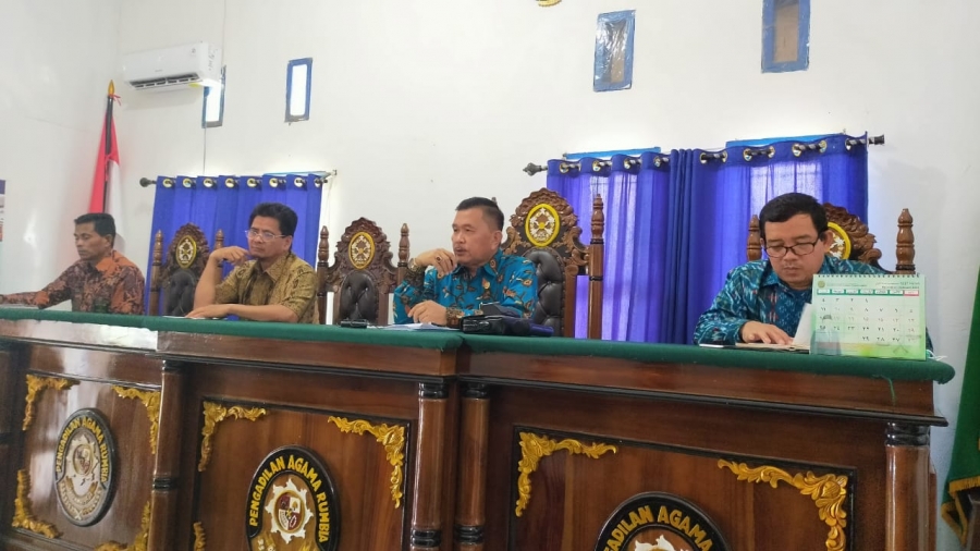 Wakil ketua dan Panmud Banding PTA Sultra Bersama Ketua, dan Panitera PA Rumbia memimpin jalannya rapat (27/05/2021)