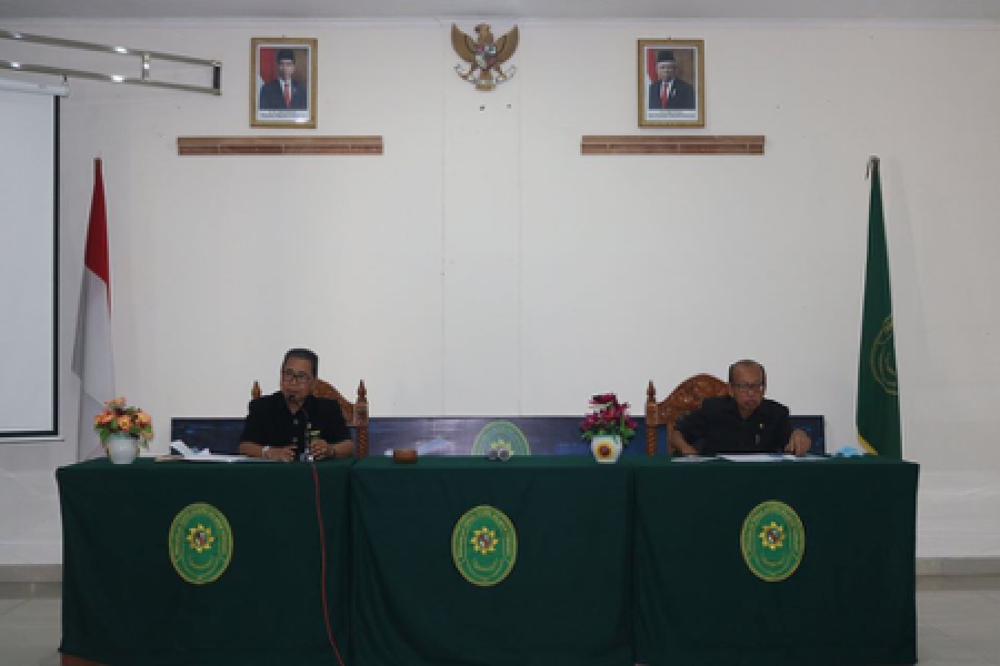 KPTA (kiri) dan WKPTA (kanan) memimpin acara pemilihan agen perubahan PTA Sultra Tahun 2020 (23/3/2020)