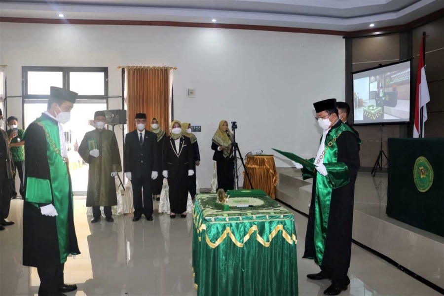 Ketua PTA Sultra melantik Wakil Ketua PTA Sultra, Bapak Drs. H. M. Nahiruddin, S.H., M.H. (11/02/2022)