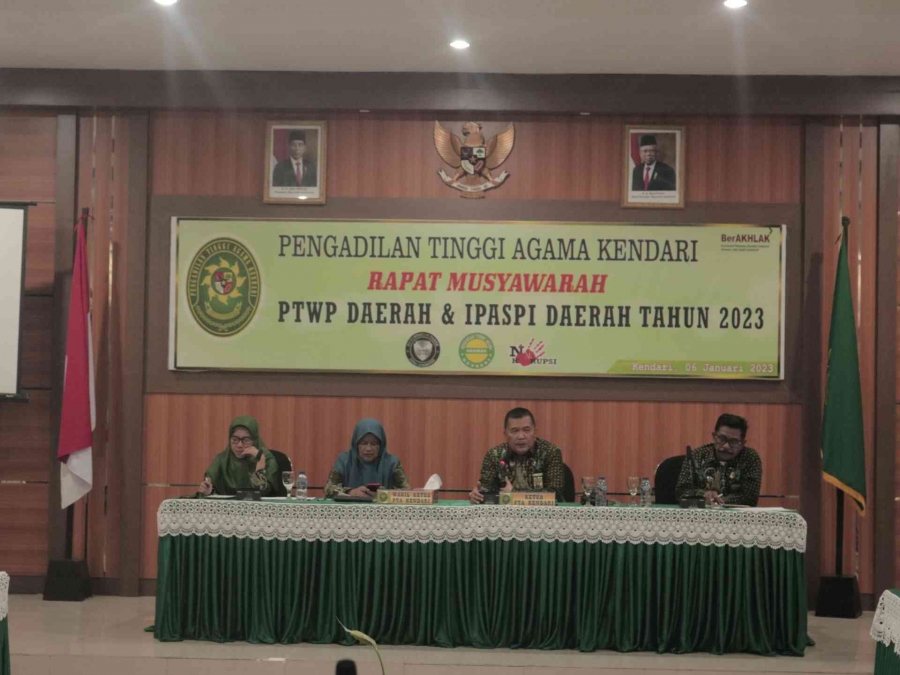 Jajaran Pimpinan pada PTA Kendari mempimpin Rapat Musyawarah PTWP dan IPASPI Daerah PTA Kendari Tahun 2023 (06/01/2023)