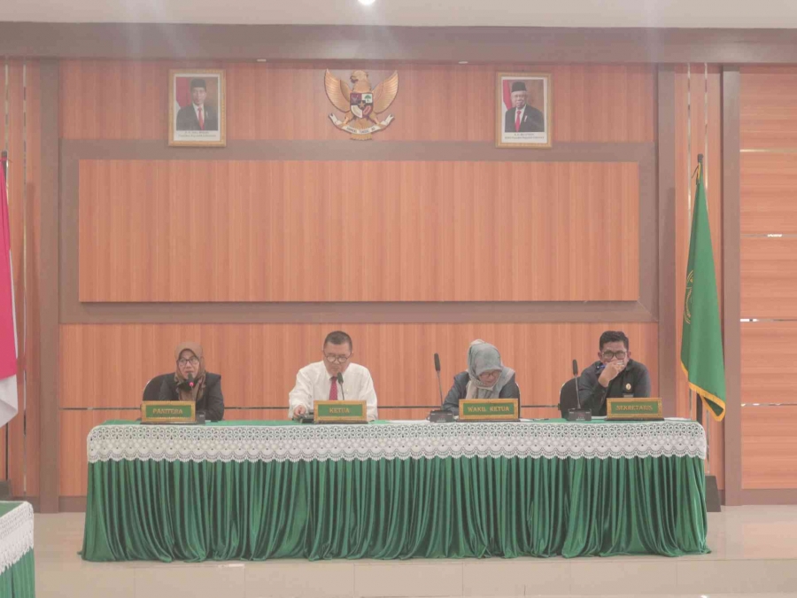 Pimpinan PTA Kendari memimpin Rapat Evaluasi Berkala Bulan Januari Tahun 2023 (03/01/2023)