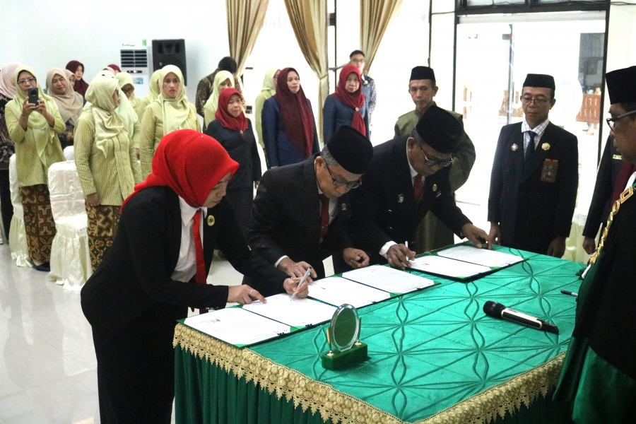 Pelantikan dan Pengambilan Sumpah Jabatan Panitera Pengganti dan Fungsional Analis SDM Aparatur PTA Kendari