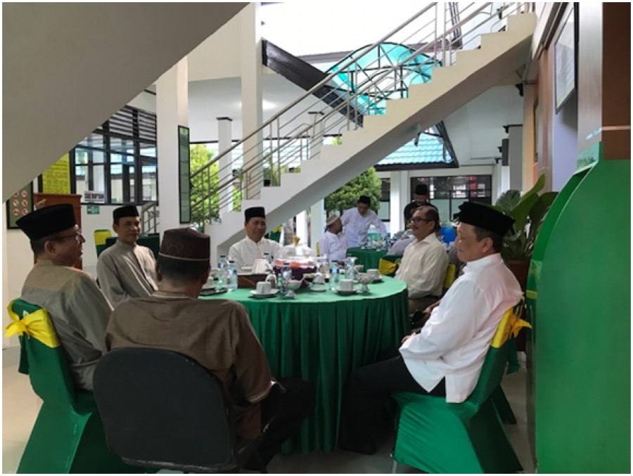 KPTA (Ketiga kanan) &amp; WKPTA (kedua kiri) Sulawesi Tenggara bersama unsur Pimpinan Pengadilan di wilayah Kendari menghadiri Acara Buka Bersama di PN Kendari (23/05/2019)