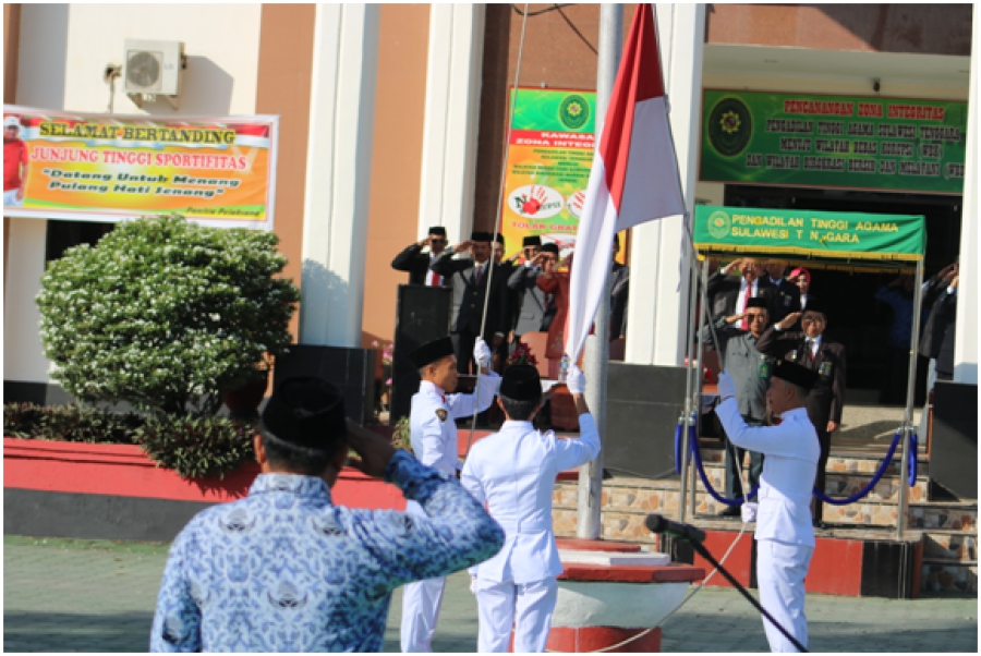 Pengibaran Bendera Merah Putih pada Upacara 17 Agustus, empat lingkup peradilan di Kota Kendari (17/8/2019)