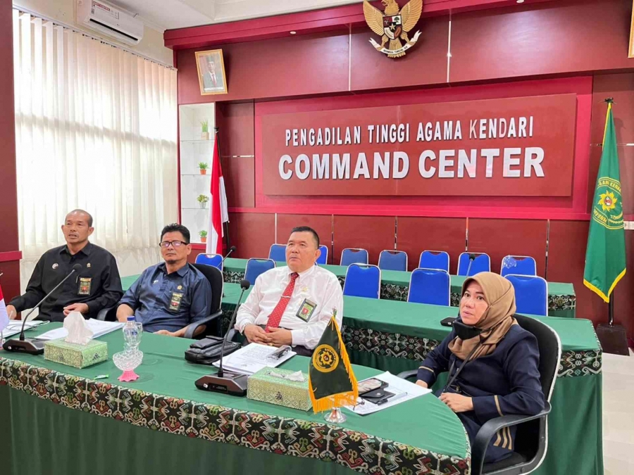 Ketua, Panitera serta Panitera Pengganti PTA Kendari mengikuti Acara Refleksi Kinerja Mahkamah Agung RI Tahun 2022 secara daring (03/01/2023)
