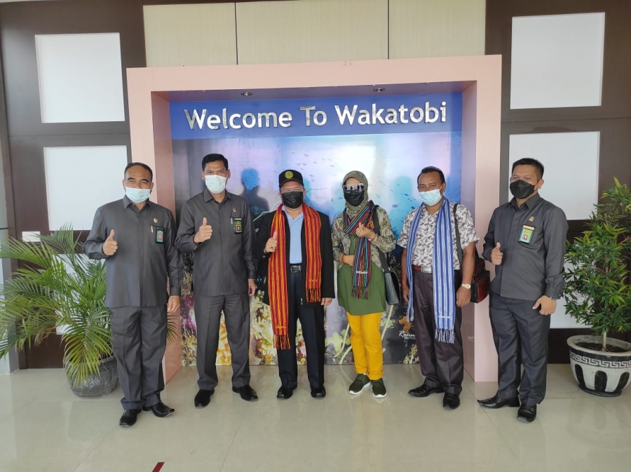 Wakil Ketua dan Sekretaris PTA Sultra disambut oleh Pimpinan Pengadilan Agama Wangi-Wangi